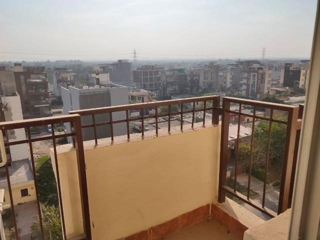 Resale | 3.5 BHK + Servant Room 1640 Sq.Ft. Apartment in Jaypee Kensington Park Apartments