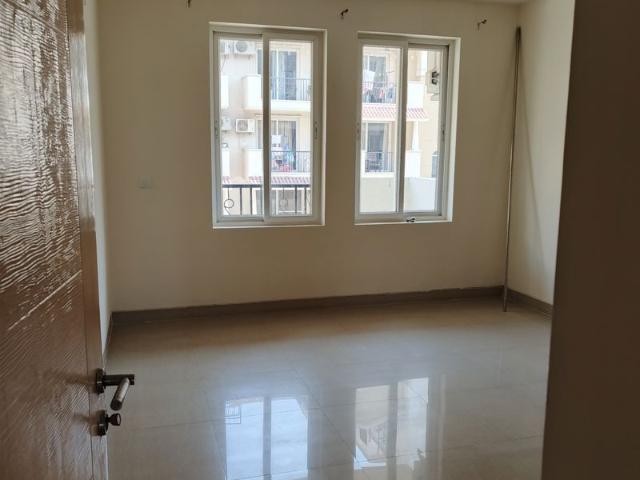 Resale | 3.5 BHK + Servant Room 1650 Sq.Ft. Apartment in Emaar Emerald Floors Premier