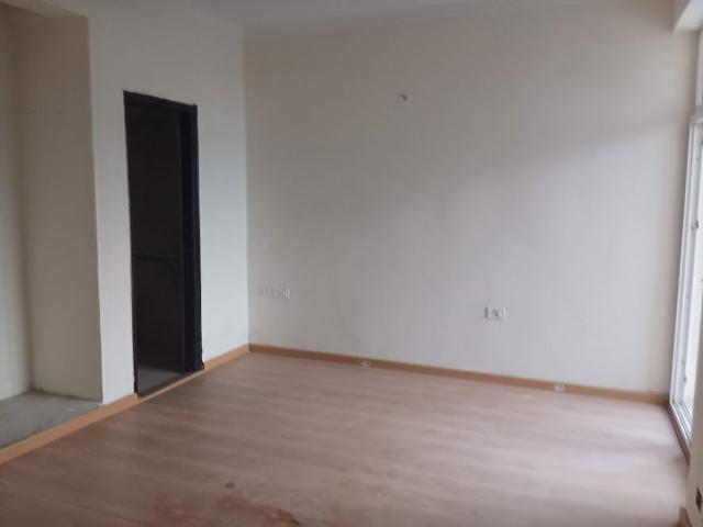 Resale | 3.5 BHK + Servant Room 1695 Sq.Ft. Apartment in Paras Tierea