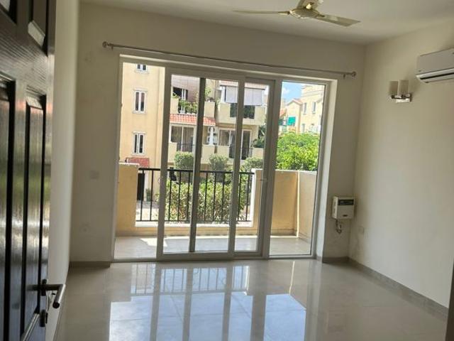 Resale | 3.5 BHK + Servant Room 1600 Sq.Ft. Apartment in Emaar Emerald Floors Premier