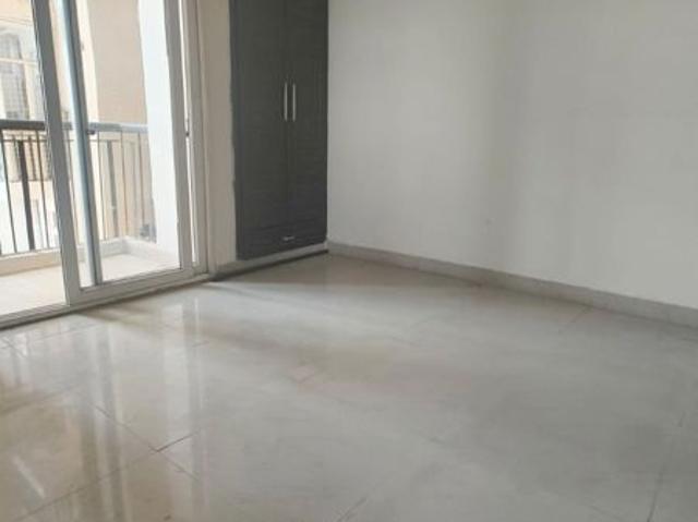 Resale | 3.5 BHK + Servant Room 1775 Sq.Ft. Apartment in Amrapali Platinum