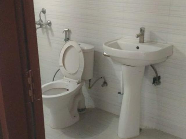 Resale | 3.5 BHK + Servant Room 1775 Sq.Ft. Apartment in Omaxe R2