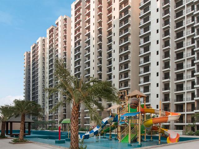 Resale | 3.5 BHK + Servant Room 1775 Sq.Ft. Apartment in Omaxe R2