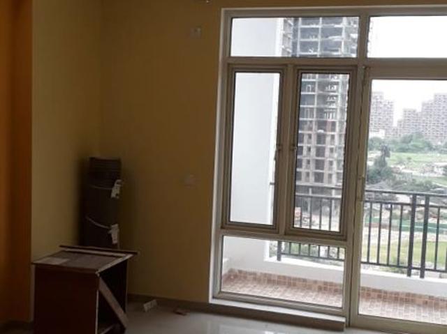 Resale | 3.5 BHK + Servant Room 1775 Sq.Ft. Apartment in Omaxe R2