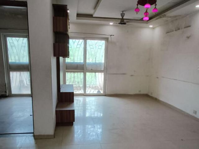 Resale | 3.5 BHK + Servant Room 1850 Sq.Ft. Apartment in BPTP Princess Park
