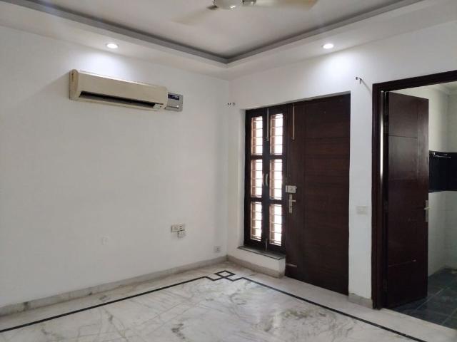 Resale | 3.5 BHK + Servant Room 1877 Sq.Ft. Apartment in Unitech Fresco
