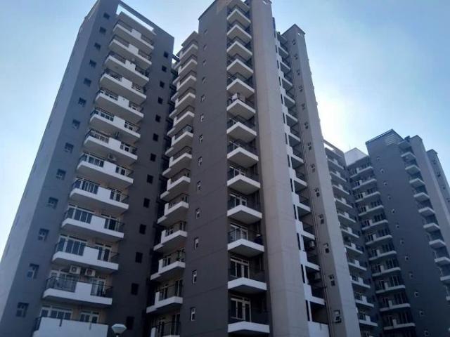 Resale | 3.5 BHK + Servant Room 1950 Sq.Ft. Apartment in Corona Graceiux