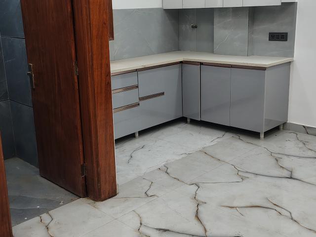 Resale | 3.5 BHK + Servant Room 1950 Sq.Ft. Apartment in Ramprastha Pearl Court