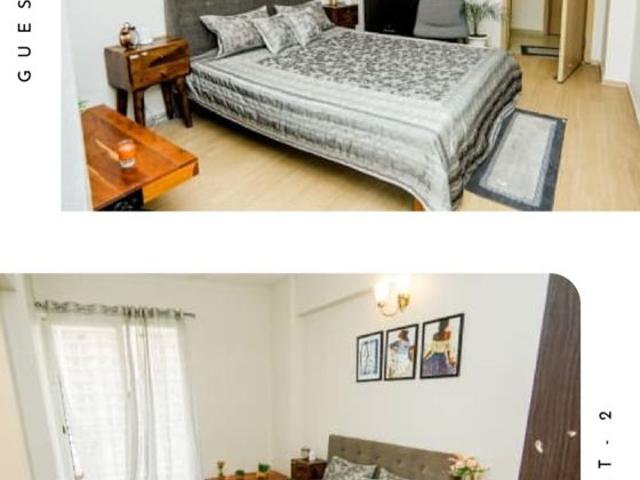 Resale | 3.5 BHK + Servant Room 1958 Sq.Ft. Apartment in DLF Express Greens