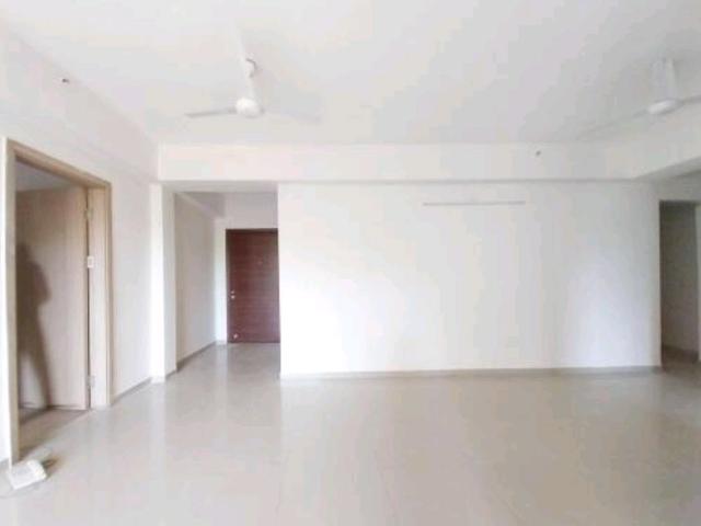 Resale | 3.5 BHK + Servant Room 1930 Sq.Ft. Apartment in DLF New Town Heights II