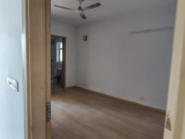 Resale | 3.5 BHK + Servant Room 1931 Sq.Ft. Apartment in Conscient Heritage Max