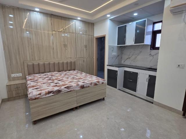 Resale | 3.5 BHK + Servant Room 2040 Sq.Ft. Apartment in M3M Heights