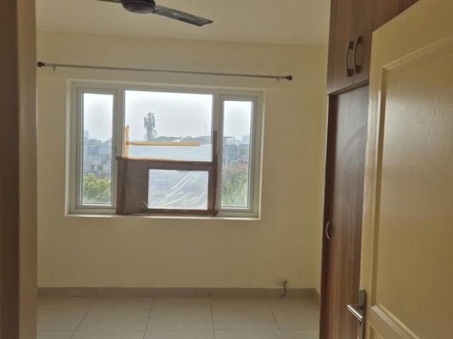 Resale | 3.5 BHK + Servant Room 2042 Sq.Ft. Apartment in Mahindra Aura