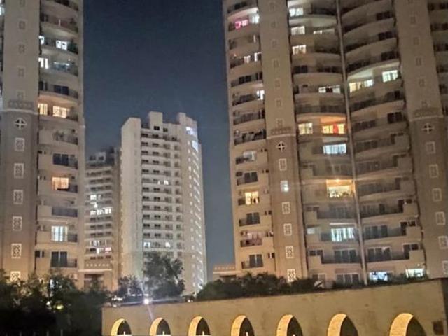 Resale | 3.5 BHK + Servant Room 2060 Sq.Ft. Apartment in Mahindra Aura