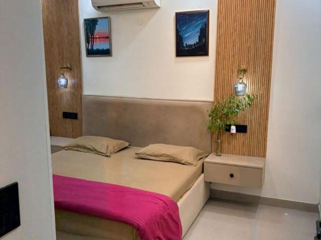 Resale | 3.5 BHK + Servant Room 2061 Sq.Ft. Apartment in Orchid Petals