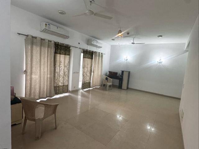Resale | 3.5 BHK + Servant Room 2085 Sq.Ft. Apartment in Spaze Privy