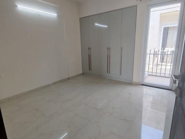 Resale | 3.5 BHK + Servant Room 2000 Sq.Ft. Apartment in Sector 6 Dwarka
