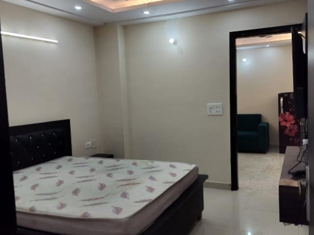 Resale | 3.5 BHK + Servant Room 2002 Sq.Ft. Apartment in Godrej Meridien