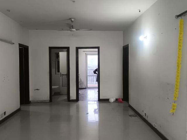 Resale | 3.5 BHK + Servant Room 2032 Sq.Ft. Apartment in BPTP Park Grandeura