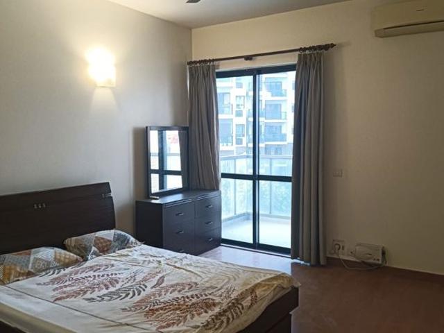 Resale | 3.5 BHK + Servant Room 2150 Sq.Ft. Apartment in Sagar Apartment