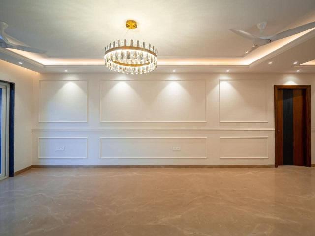 Resale | 3.5 BHK + Servant Room 2100 Sq.Ft. Apartment in Emaar The Palm Drive The Premier Terraces