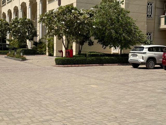 Resale | 3.5 BHK + Servant Room 2290 Sq.Ft. Apartment in ATS Triumph