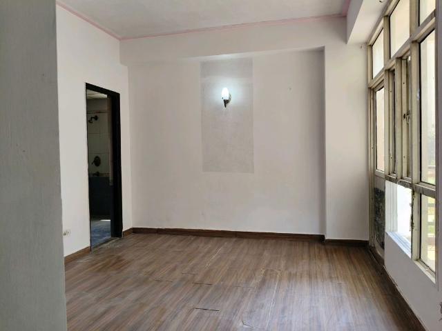 Resale | 3.5 BHK + Servant Room 2290 Sq.Ft. Apartment in Supertech Emerald Court