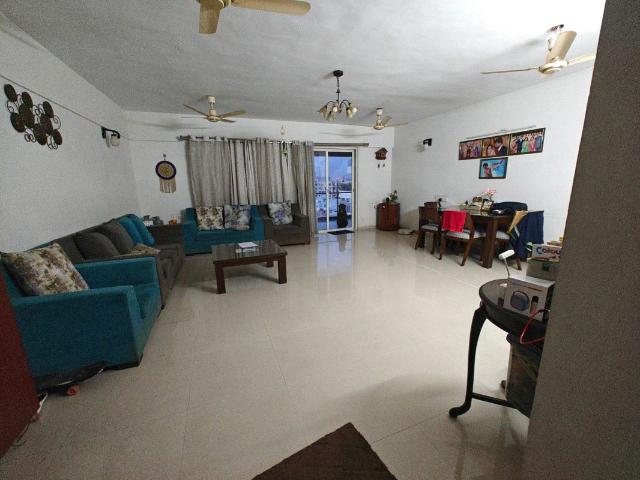 Resale | 3.5 BHK + Servant Room 2200 Sq.Ft. Apartment in Global Precioso Apartment