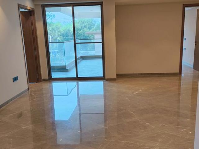 Resale | 3.5 BHK + Servant Room 2200 Sq.Ft. Apartment in Tarc Tripundra