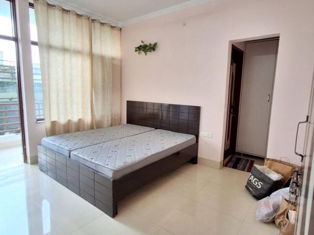 Resale | 3.5 BHK + Servant Room 2350 Sq.Ft. Apartment in Adani Oyster Arcade