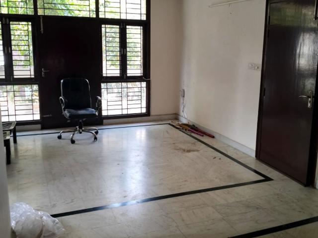 Resale | 3.5 BHK + Servant Room 2350 Sq.Ft. Apartment in Puri Emerald Bay