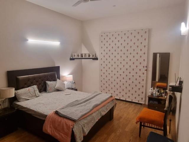 Resale | 3.5 BHK + Servant Room 2450 Sq.Ft. Apartment in Ireo The Grand Arch