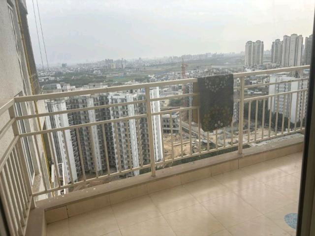 Resale | 3.5 BHK + Servant Room 2450 Sq.Ft. Apartment in Puri Emerald Bay