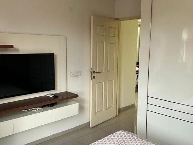Resale | 3.5 BHK + Servant Room 2403 Sq.Ft. Apartment in Emaar MGF Emerald Hills