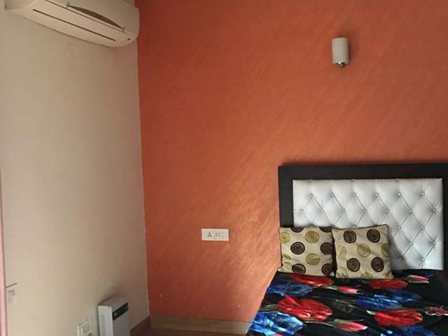 Resale | 3.5 BHK + Servant Room 2400 Sq.Ft. Apartment in Sector 16 A