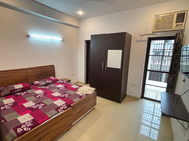 Resale | 3.5 BHK + Servant Room 240 Sq.Yd. Villa in Unitech Nirvana Country Aspen Greens