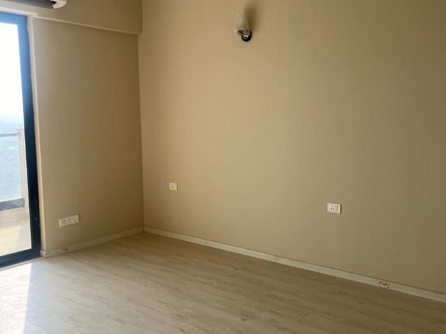 Resale | 3.5 BHK + Servant Room 2550 Sq.Ft. Apartment in Tata Primanti Tower Residences