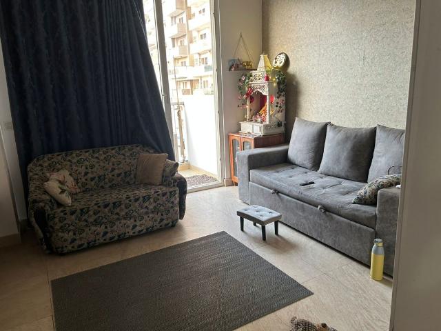 Resale | 3.5 BHK + Servant Room 2500 Sq.Ft. Apartment in Prateek Edifice