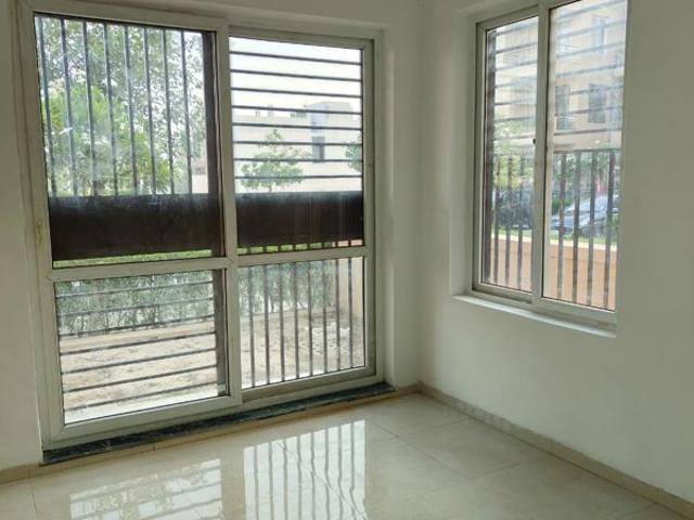 Resale | 3.5 BHK + Servant Room 2700 Sq.Ft. Apartment in BPTP Park 81