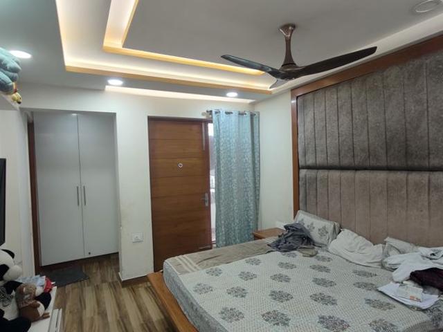 Resale | 3.5 BHK + Servant Room 2868 Sq.Ft. Apartment in Sector 16 A