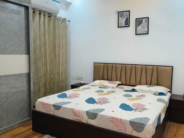 Resale | 3.5 BHK + Servant Room 3312 Sq.Ft. Apartment in Parx Laureate