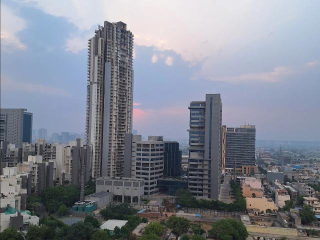 Resale | 3.5 BHK + Servant Room 3500 Sq.Ft. Apartment in Ireo Victory Valley