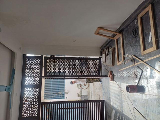 Resale | 3.5 BHK + Servant Room 50 Sq.Yd. Independent House in Palla