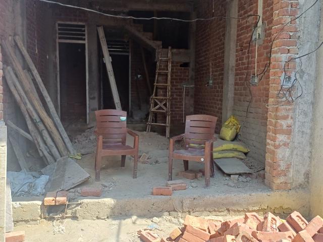 Resale | 3.5 BHK + Servant Room 50 Sq.Yd. Independent House in Palla
