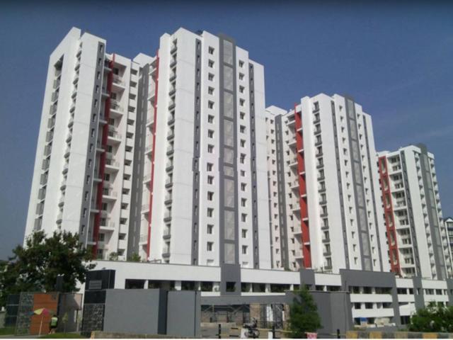 Resale | 3.5 BHK + Servant Room,Extra Room 2300 Sq.Ft. Penthouse in Gera Trinity Towers