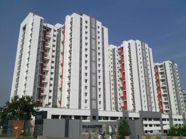 Resale | 3.5 BHK + Servant Room,Extra Room 2300 Sq.Ft. Penthouse in Gera Trinity Towers
