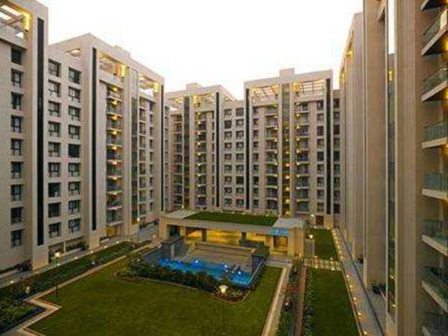 Resale | 3.5 BHK + Servant Room,Extra Room 2980 Sq.Ft. Penthouse in Lunkad Sky Vie
