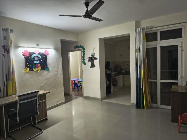Resale | 3.5 BHK + Servant Room,Study Room 1700 Sq.Ft. Apartment in KLJ Greens