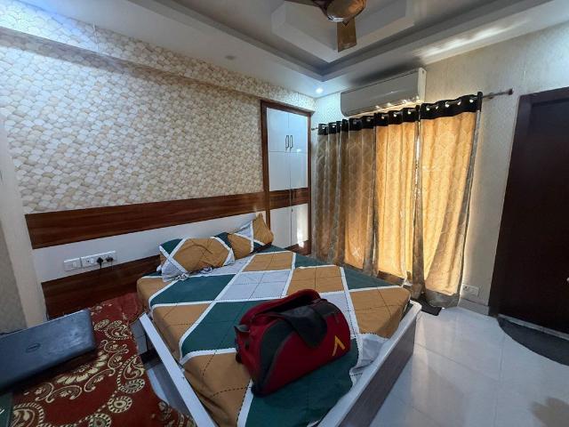 Resale | 3.5 BHK + Servant Room,Store Room 1840 Sq.Ft. Apartment in Nimbus The Hyde park