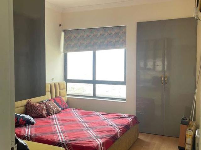 Resale | 3.5 BHK + Servant Room,Store Room 1930 Sq.Ft. Apartment in DLF New Town Heights II